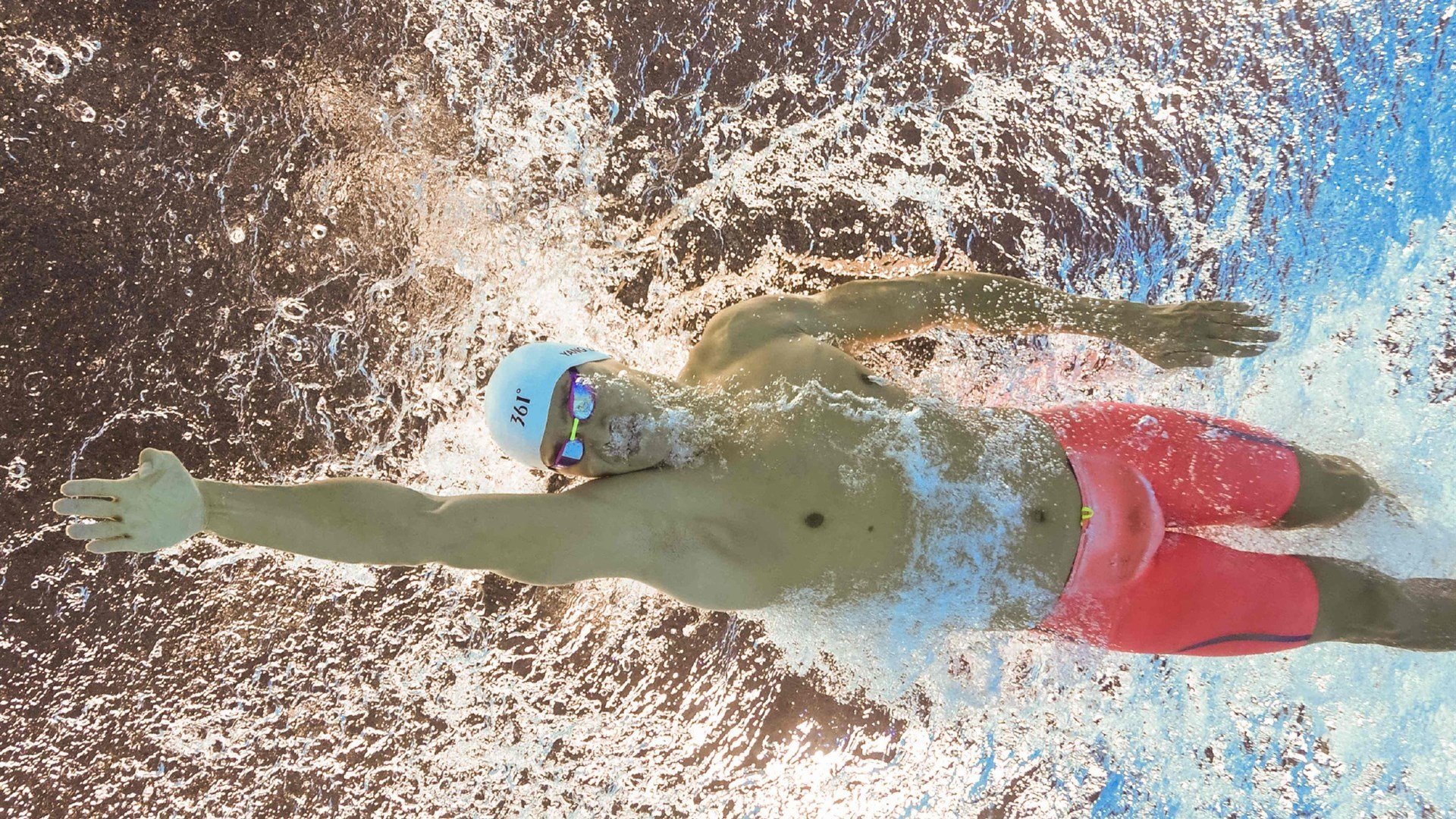 仰泳对决南非选手从容应战，仰泳冠军视频